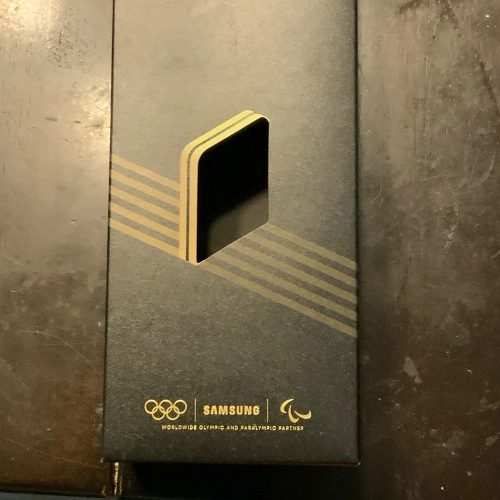 Samsung Galaxy Z flip Olympic edition
